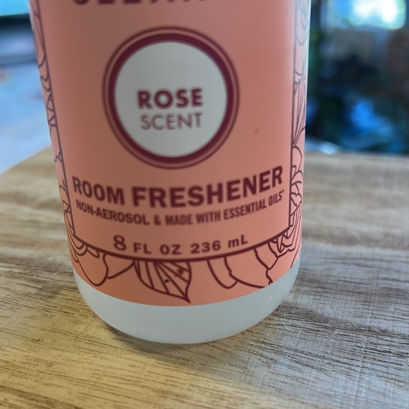 Mrs. Meyer’s Clean Day Room Freshener Rose Scent Limited Edition 8 Fl Oz New - Picture 7 of 8